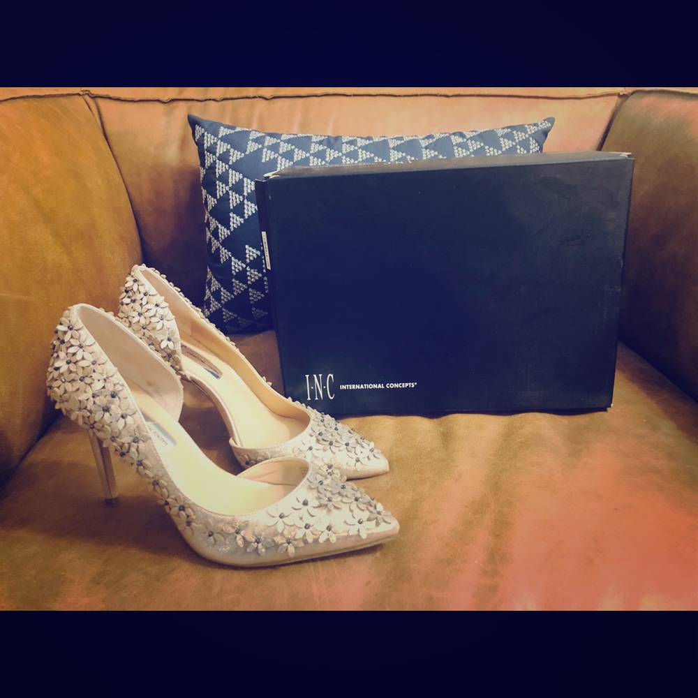 Stunning gold stilettos by I.N.C.!!!